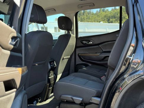 Certified 2022 GMC Acadia SLE w/ Driver Convenience Package image 10