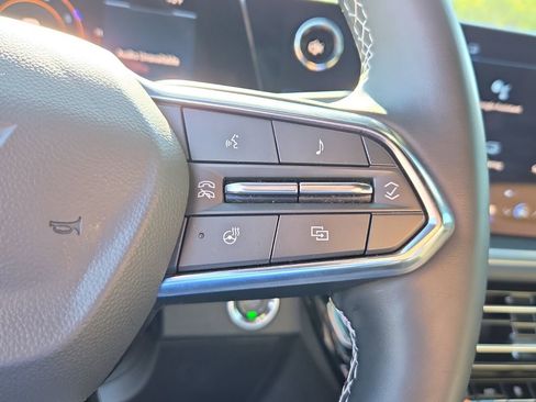 Used 2025 Chevrolet Traverse LT FWD image 26