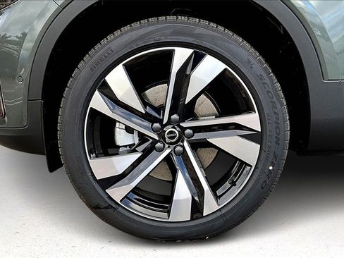 New 2026 Volvo XC40 B5 Ultra w/ Climate Package image 13