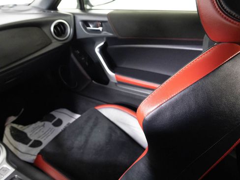 Used 2020 Toyota 86 image 32