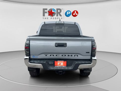 Used 2021 Toyota Tacoma TRD Off-Road image 4