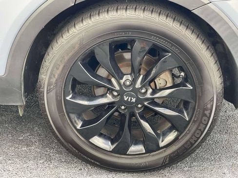 Used 2020 Kia Sorento S FWD image 11