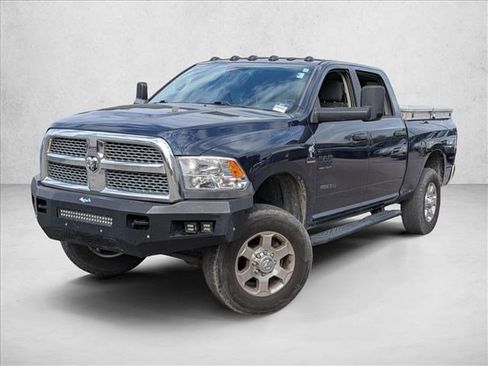 Used 2017 RAM 3500 SLT w/ SLT Plus D￩cor Group image 1