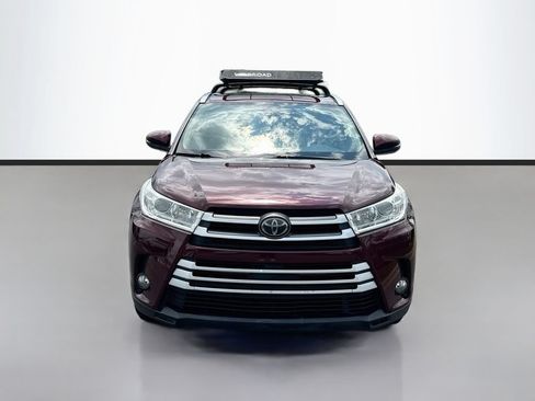 Used 2018 Toyota Highlander XLE FWD image 2