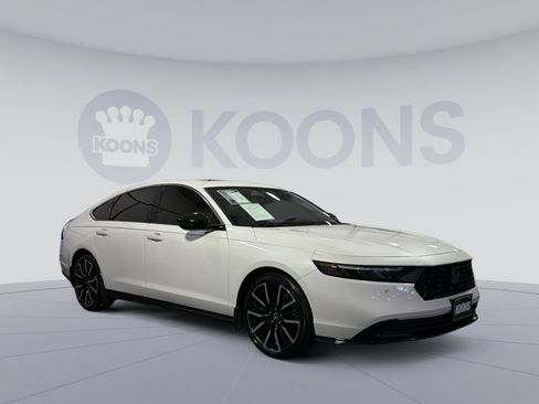 Used 2023 Honda Accord Touring image 10