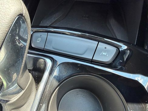 Used 2026 Chevrolet Trax LT w/ Sunroof Package FWD image 34
