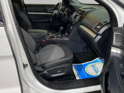 Used 2018 Ford Explorer XLT AWD/4WD image 29