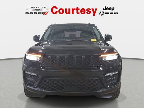 Certified 2023 Jeep Grand Cherokee Limited w/ Black Appearance Package image 8