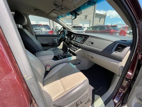Used 2018 Kia Sedona SX FWD image 30