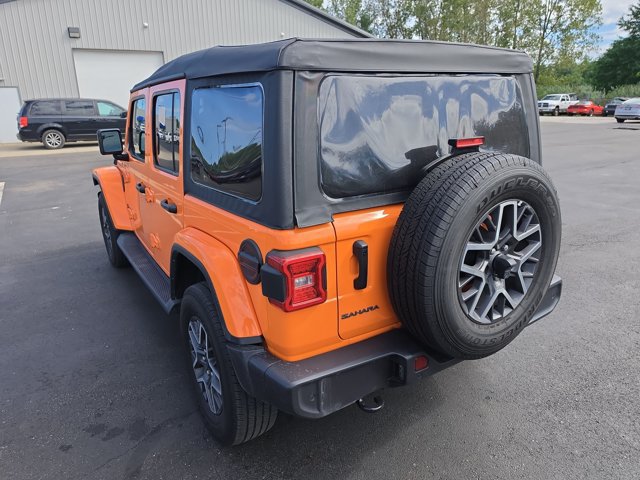 Used 2025 Jeep Wrangler Unlimited Sahara w/ Safety Group AWD/4WD image 5