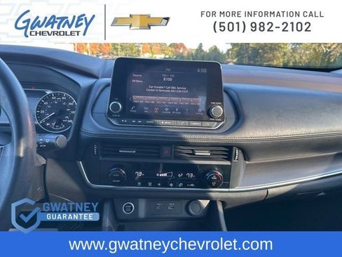 Used 2023 Nissan Rogue SV image 17