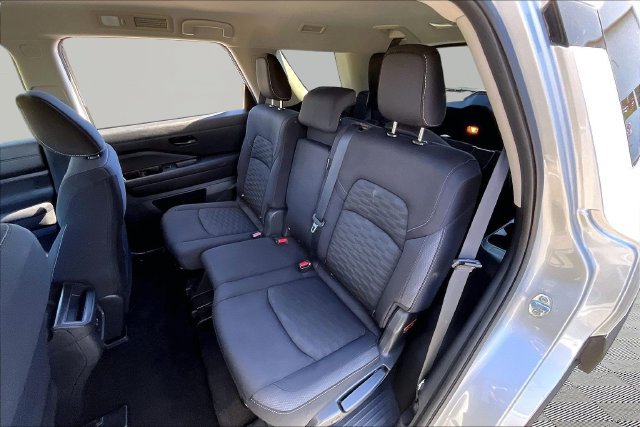 Used 2024 Nissan Pathfinder S AWD/4WD image 16