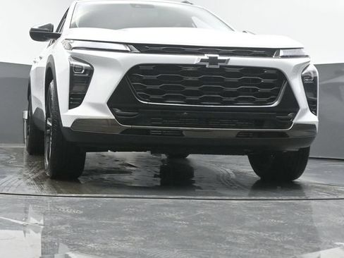 Used 2026 Chevrolet Trax ACTIV w/ Sunroof Package FWD image 3