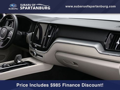 Used 2022 Volvo XC60 B5 Momentum image 27