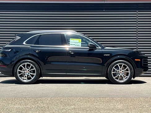 New 2026 Porsche Cayenne E-Hybrid AWD/4WD image 9