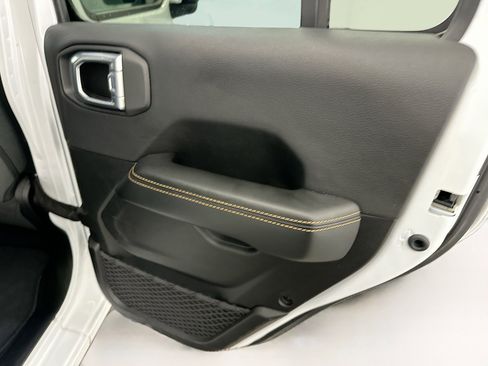 Used 2025 Jeep Wrangler Sahara image 30