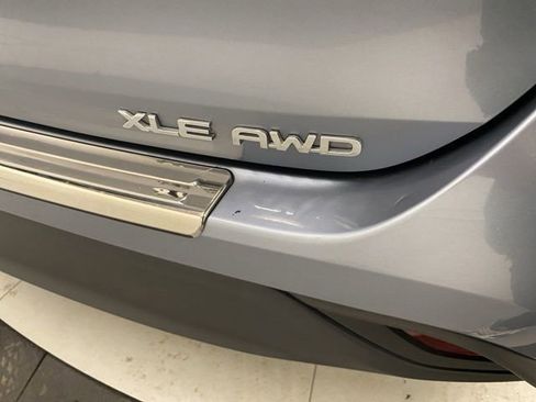 Used 2023 Toyota Highlander XLE AWD/4WD image 33