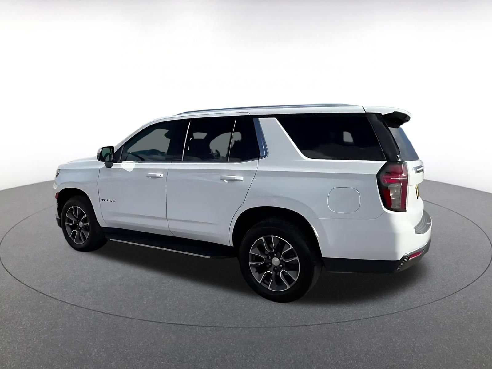 Used 2023 Chevrolet Tahoe LT w/ Luxury Package AWD/4WD image 9