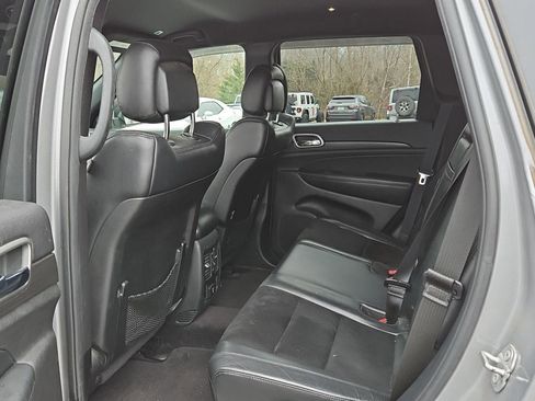 Used 2017 Jeep Grand Cherokee Altitude image 12