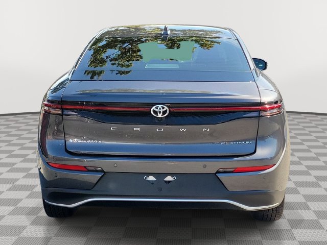 Used 2024 Toyota Crown Platinum AWD/4WD image 5