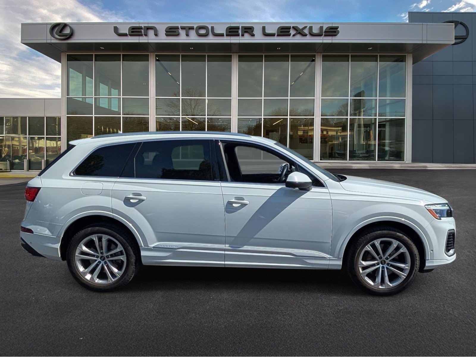 Used 2025 Audi Q7 3.0T Premium Plus AWD/4WD image 2
