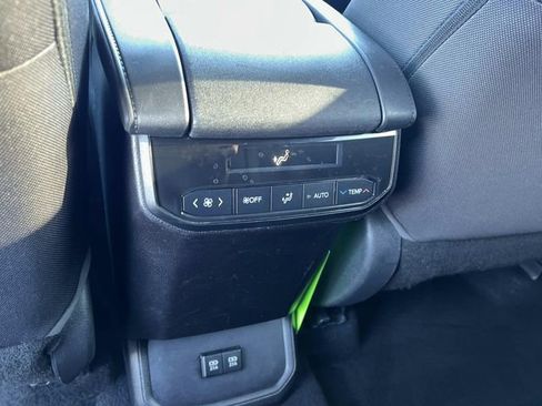 Used 2020 Toyota Highlander LE image 13