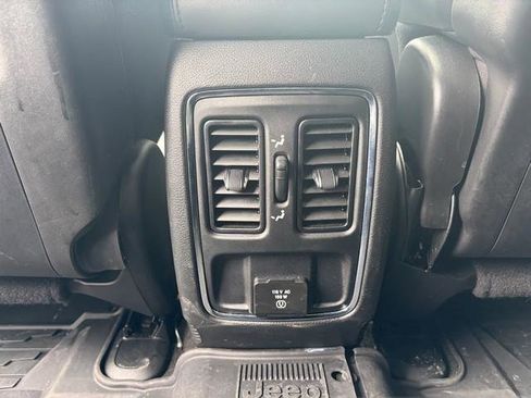 Used 2021 Jeep Grand Cherokee Laredo X image 23