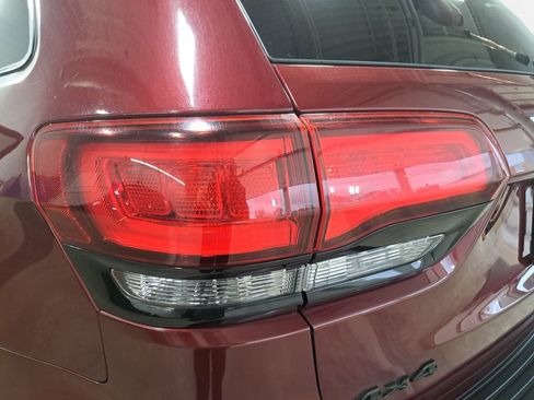 Used 2022 Jeep Grand Cherokee Laredo X AWD/4WD image 34