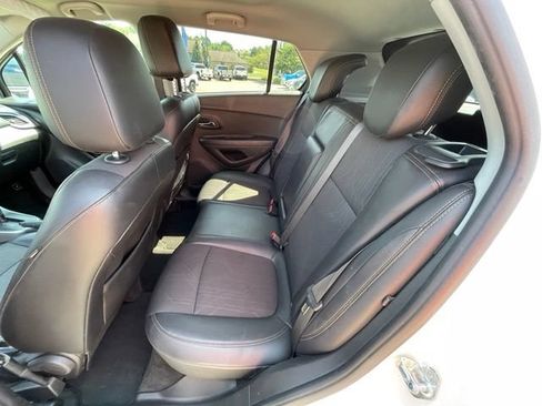 Used 2019 Chevrolet Trax LT w/ LT Convenience Package AWD/4WD image 18