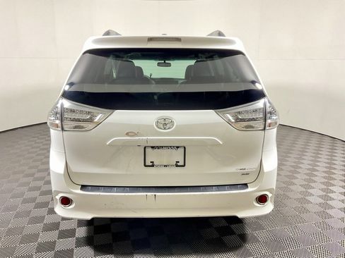 Used 2012 Toyota Sienna SE image 10
