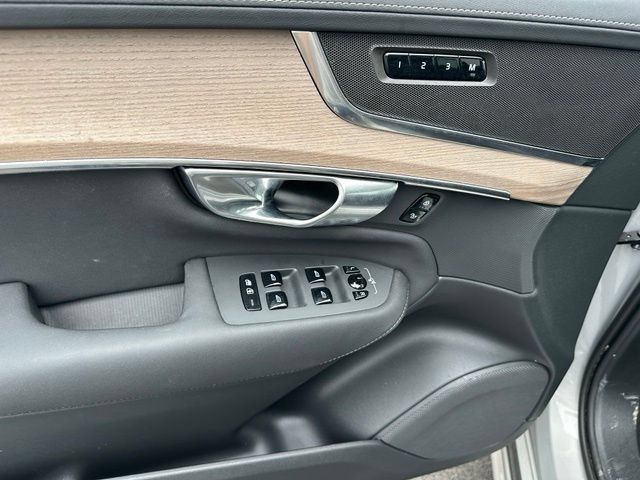 Used 2025 Volvo XC90 B6 Plus AWD/4WD image 43