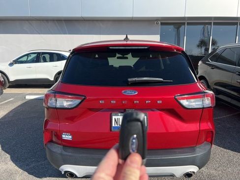 Used 2021 Ford Escape SE image 4