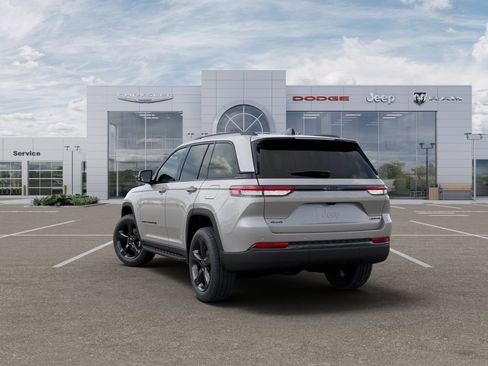 New 2025 Jeep Grand Cherokee Limited w/ Luxury Tech Group II AWD/4WD image 3