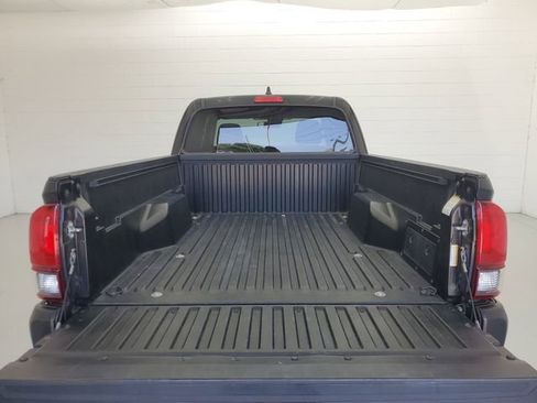 Used 2022 Toyota Tacoma SR RWD image 9