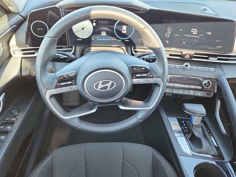 Used 2024 Hyundai Elantra SEL w/ Convenience Package image 12