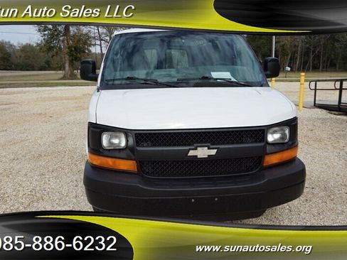 Used 2010 Chevrolet Express 1500 image 3