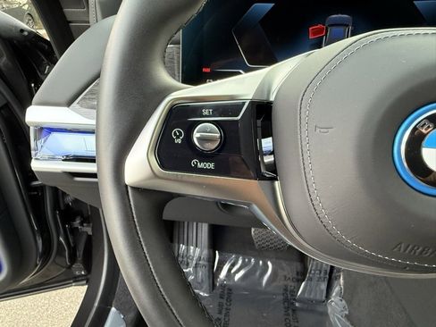 Used 2025 BMW i7 eDrive50 image 25