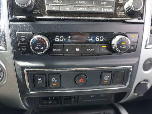 Used 2021 Nissan Titan SV w/ SV Convenience Package image 11