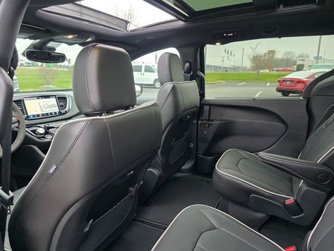 New 2026 Chrysler Pacifica Limited image 30
