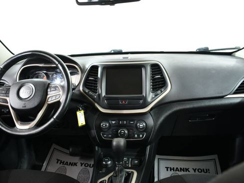 Used 2017 Jeep Cherokee Latitude AWD/4WD image 7