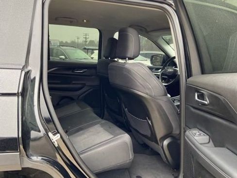 Used 2023 Jeep Grand Cherokee Laredo image 17