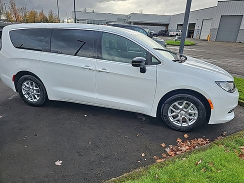 New 2026 Chrysler Voyager LX image 6