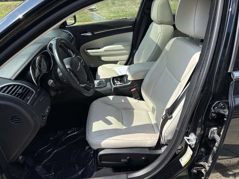 Used 2021 Chrysler 300 Touring L RWD image 6