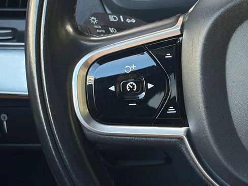 Used 2018 Volvo XC90 T5 Momentum w/ Convenience Package AWD/4WD image 32