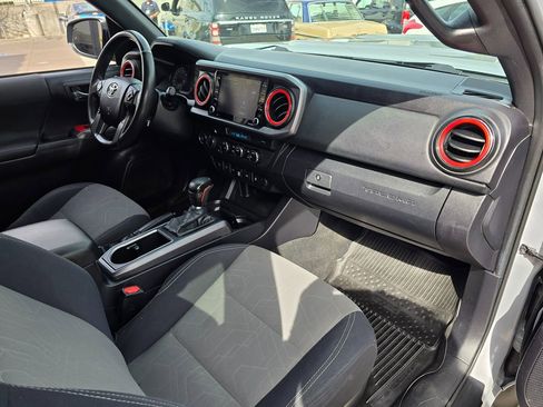 Used 2021 Toyota Tacoma TRD Sport w/ Technology Package image 13