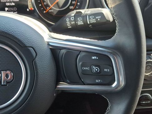 Used 2018 Jeep Wrangler Unlimited Sahara AWD/4WD image 23