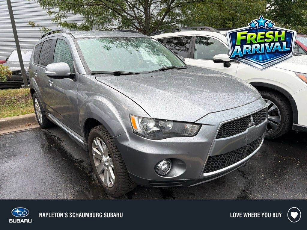 Used 2013 Mitsubishi Outlander SE AWD/4WD image 1