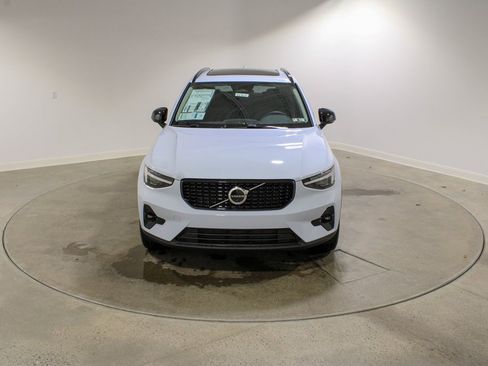 New 2026 Volvo XC40 B5 Plus w/ Climate Package image 8