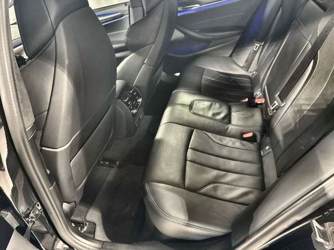 Used 2022 BMW M5 w/ Executive Package image 9