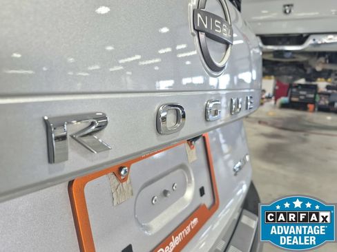 Used 2023 Nissan Rogue SV AWD/4WD image 17